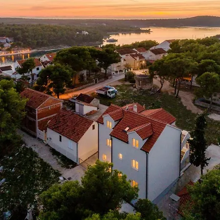 Elaphusa Milna (Brac)